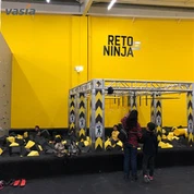 屋内アドベンチャーとトランポリンパーク